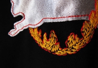 手刺繍とパッチワークのスウェット（トレーナー）。サーカスの「火の輪くぐりのライオン」のスウェット（トレーナー）。