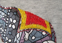 手刺繍とパッチワークのスウェット（トレーナー）。サーカスの「玉乗りの象」のスウェット（トレーナー）。