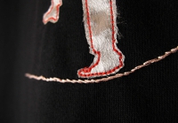 手刺繍とパッチワークのスウェット（トレーナー）。サーカスの「綱渡りのジャグリング」のスウェット（トレーナー）。